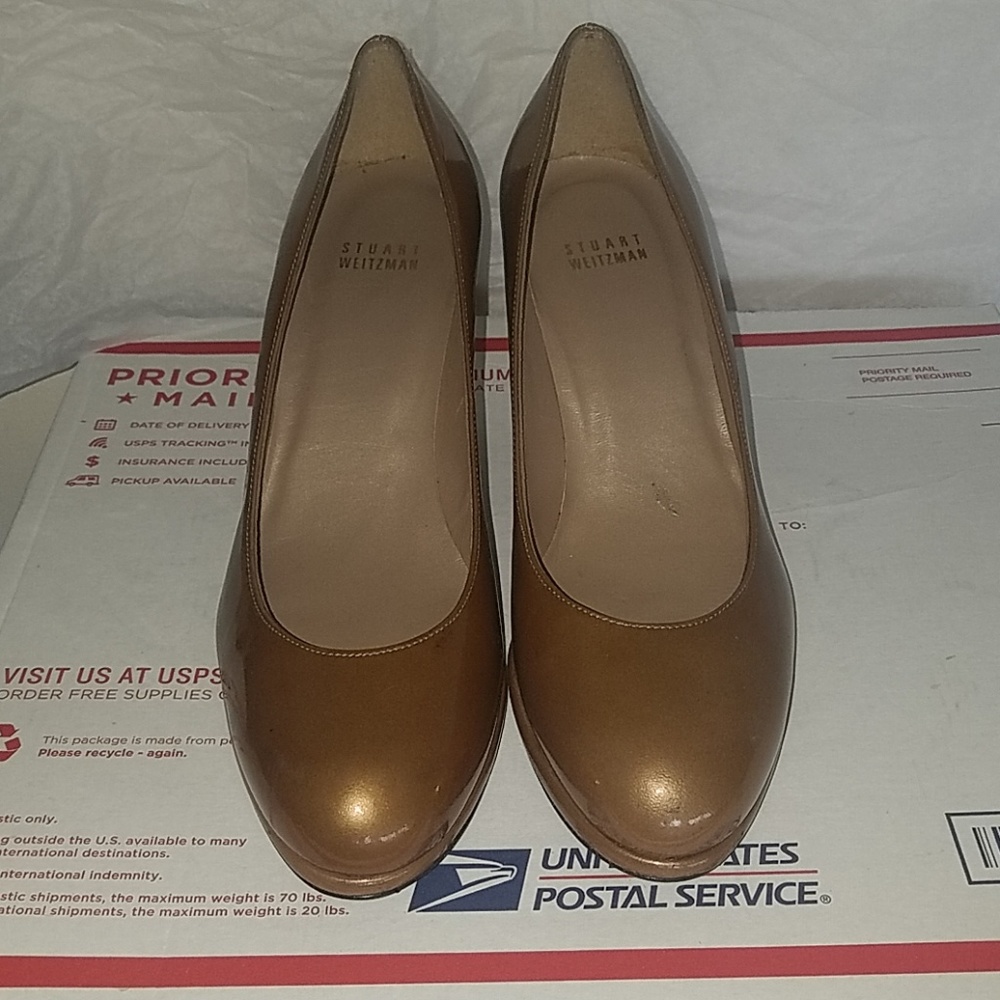 Stuart Weitzman pump